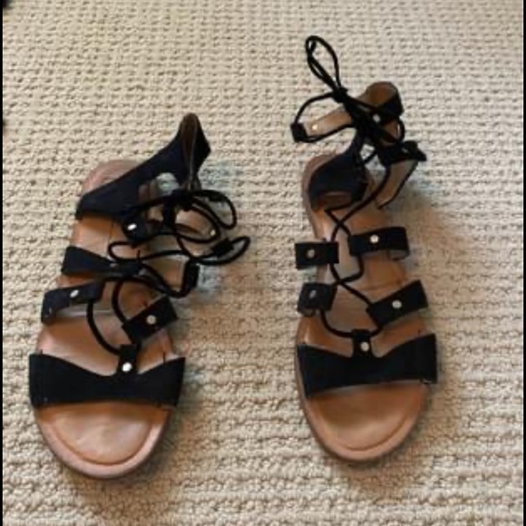 Black dolce vita sandal. Worn only a few times! - Picture 2 of 3